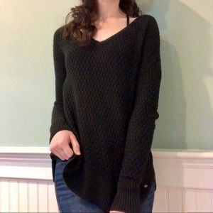 American Eagle V-Neck Sweater in Black